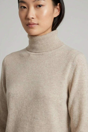 Dolcevita in Maglia Rasata in Puro Cashmere Avena