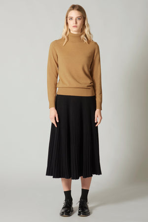 Dolcevita in Maglia Rasata in Puro Cashmere Cammello