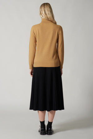 Dolcevita in Maglia Rasata in Puro Cashmere Cammello