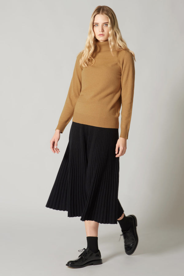 Dolcevita in Maglia Rasata in Puro Cashmere Cammello