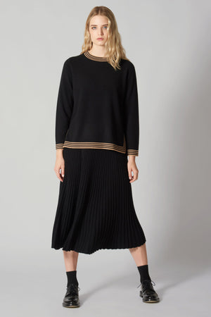Maglia con Bordi a Righe in Puro Cashmere Nero-Cammello