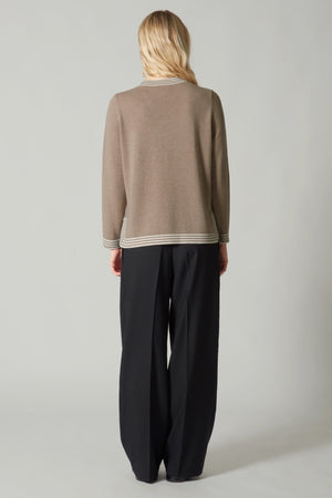 Maglia con Bordi a Righe in Puro Cashmere Dune-Latte