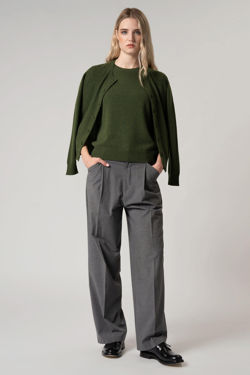 Cardigan Girocollo con gros-grain in Puro Cashmere Loden