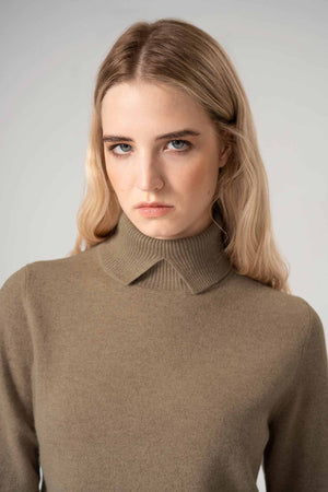 Dolcevita con Spacchetto in Puro Cashmere Dune