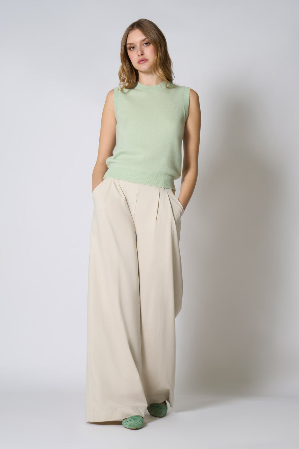 Girocollo Senza Maniche in Puro Cashmere Verde Pastello