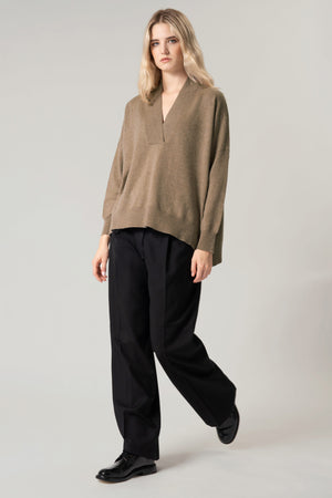 Maglia Over Collo a Scialle in Puro Cashmere Dune