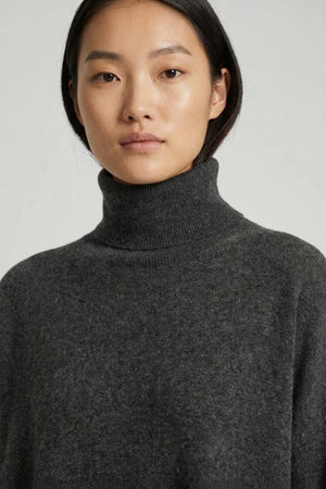 Dolcevita Over in Puro Cashmere Antracite