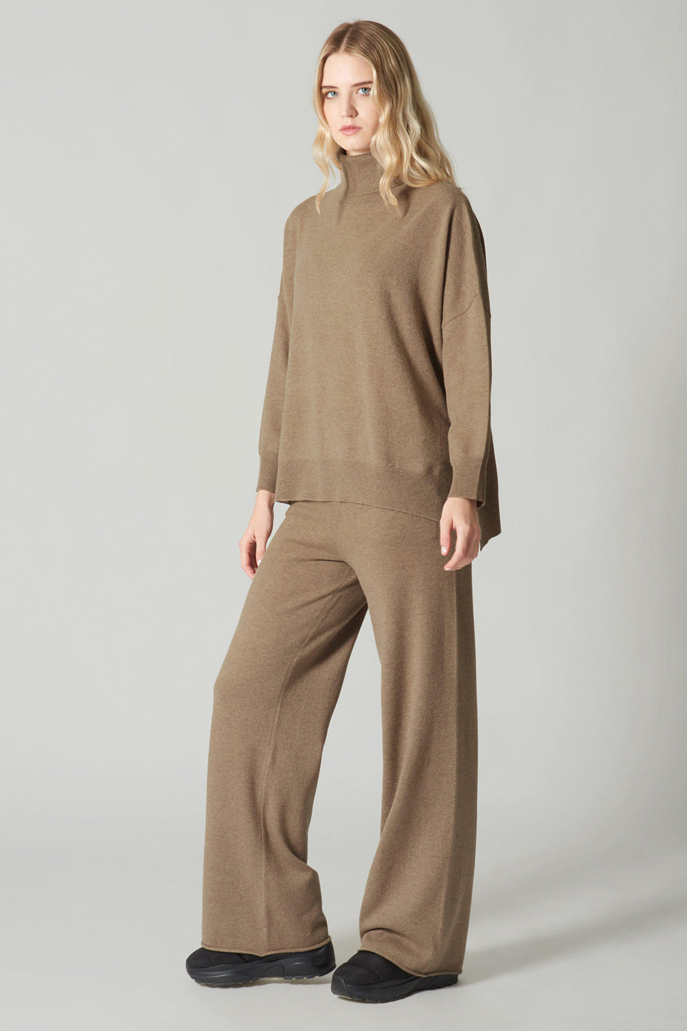 Dolcevita Over in Puro Cashmere Dune
