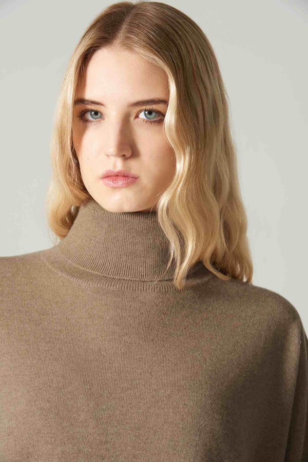 Dolcevita Over in Puro Cashmere Dune