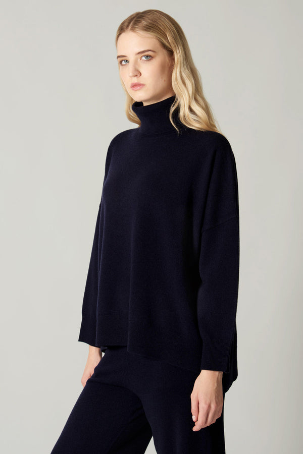 Dolcevita Over in Puro Cashmere Notte
