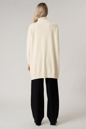 Dolcevita Maxi con Tasca in Puro Cashmere Latte