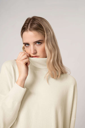 Dolcevita Maxi con Tasca in Puro Cashmere Latte