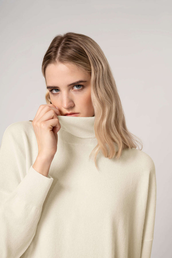 Dolcevita Maxi con Tasca in Puro Cashmere Latte