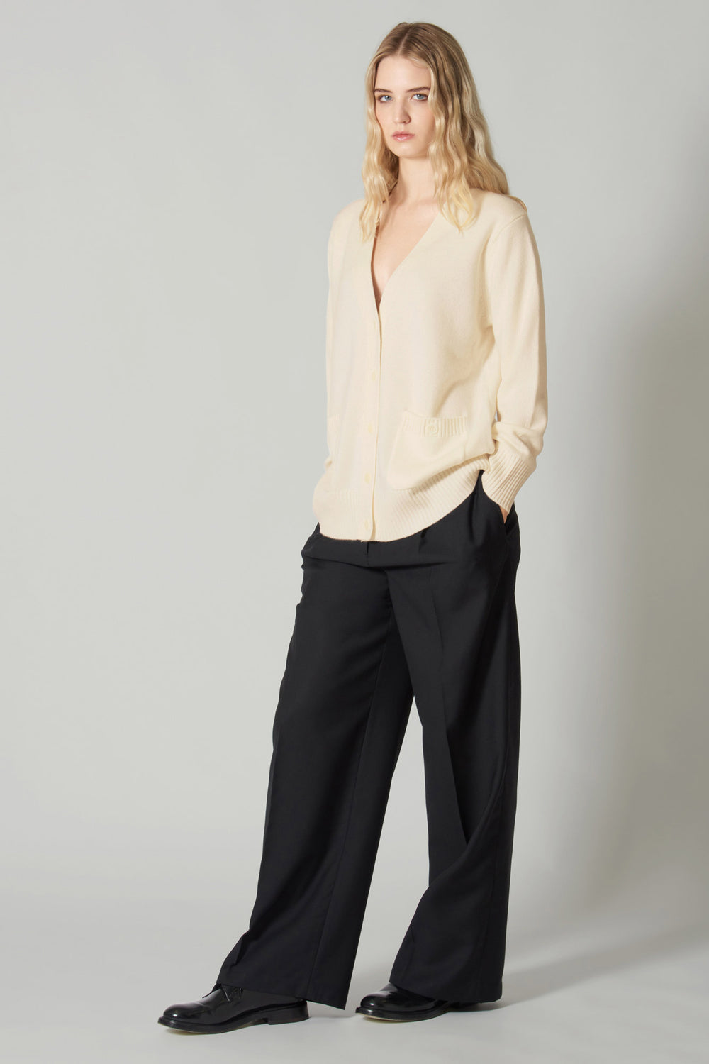 Cardigan Scollo a V in Puro Cashmere Latte