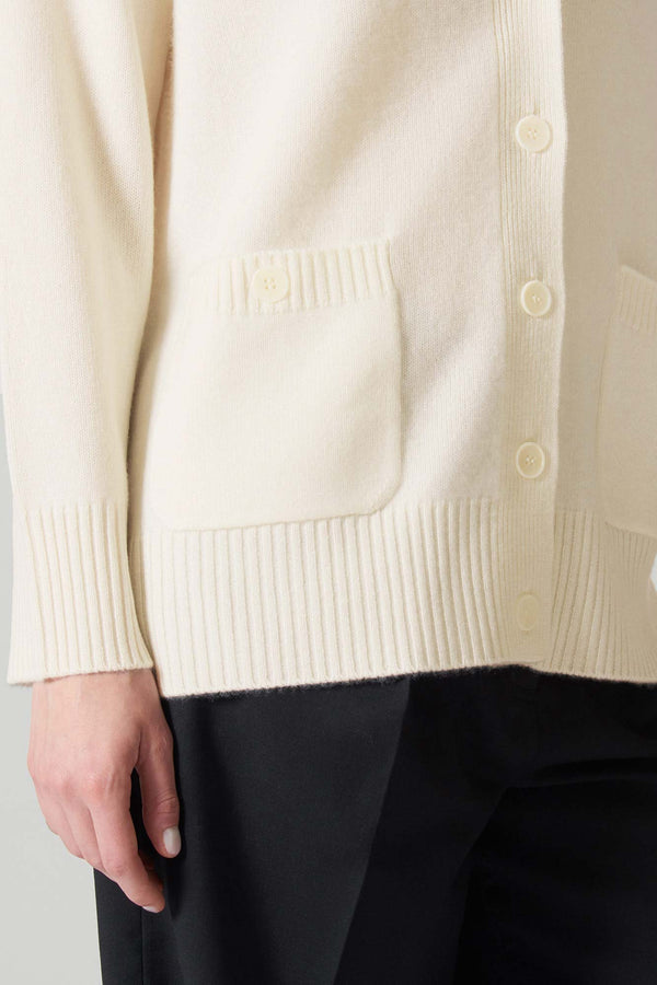 Cardigan Scollo a V in Puro Cashmere Latte