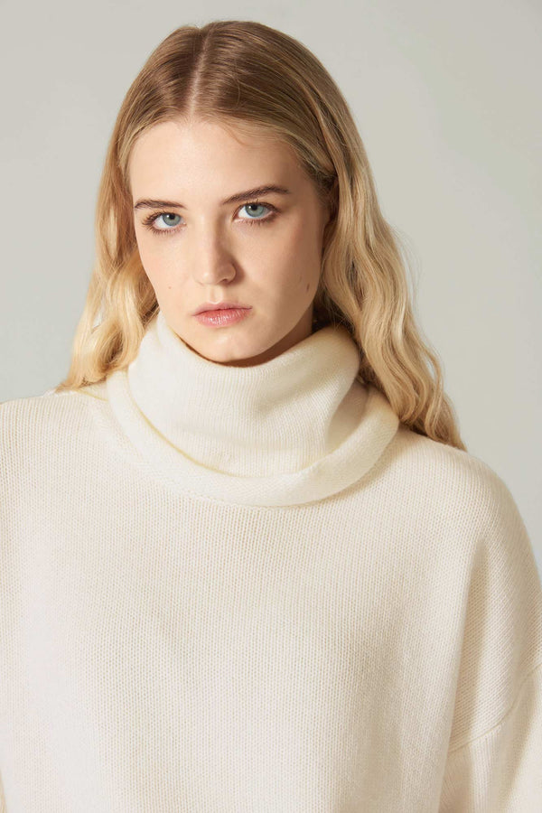 Maglia 8 fili con Collo ad Anello in Puro Cashmere Latte