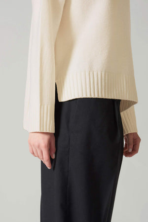 Maglia 8 fili con Collo ad Anello in Puro Cashmere Latte