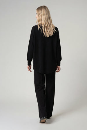Maglia Scollo a V Svasata in Puro Cashmere Nero