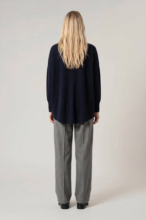 Maglia Scollo a V Svasata in Puro Cashmere Notte
