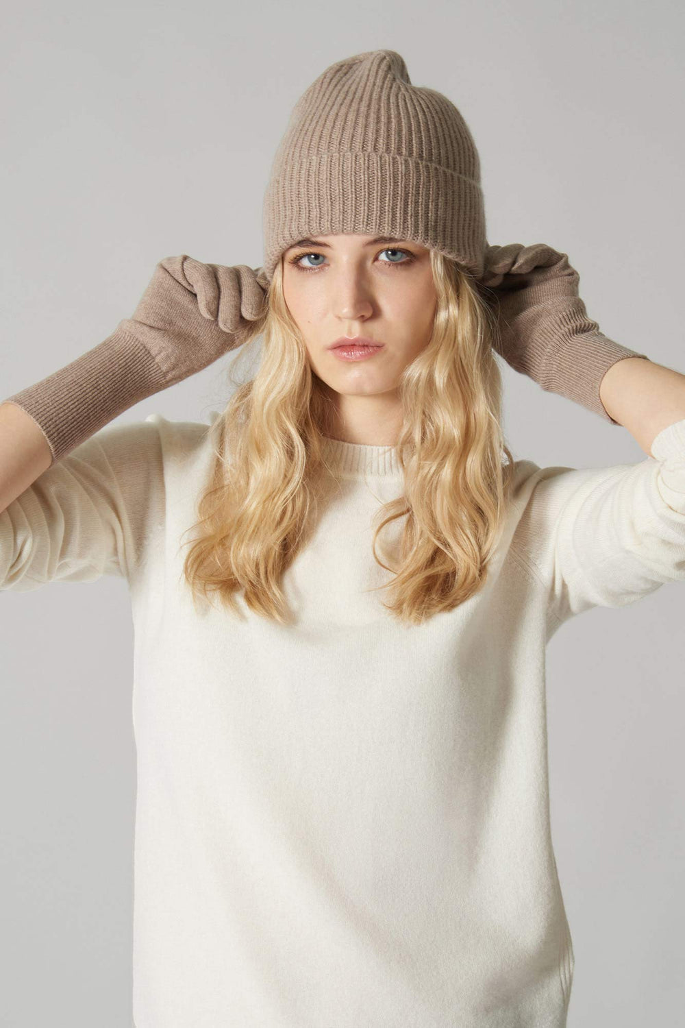 Berretto Unisex a Coste in Puro Cashmere Dune - Modello Lungo