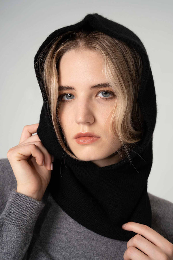 Scaldacollo con Cappuccio in Puro Cashmere Nero