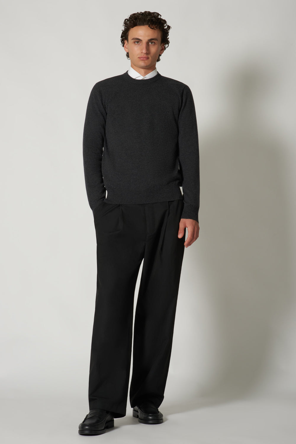 Maglia Girocollo in Puro Cashmere Almost Black